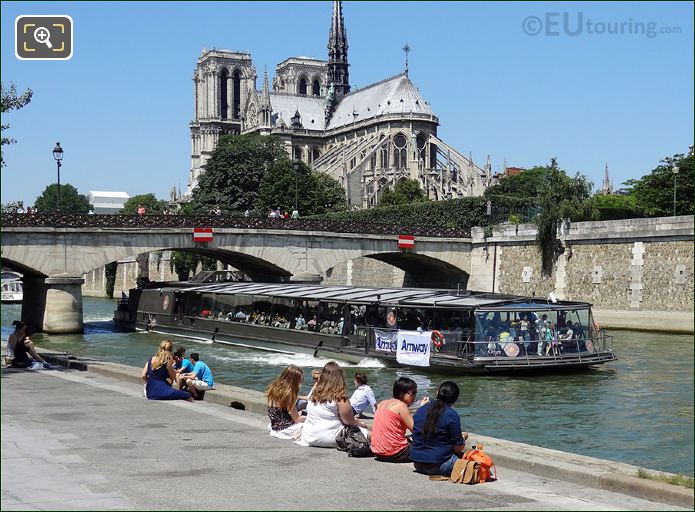 Bateaux Parisiens by Notre Dame Paris