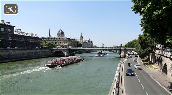 Bateaux Parisiens boats on River Seine cruise