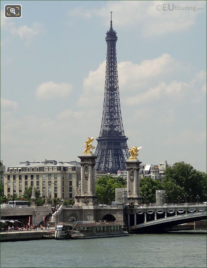 Bateaux Parisiens boat at the Pont Alexandre III