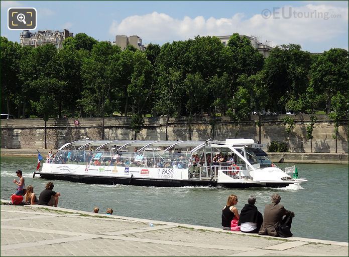 Batobus trimaran called Bastille