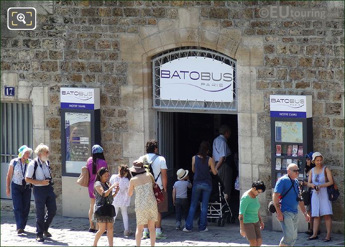 Notre Dame Batobus Station Quai de Montebello 