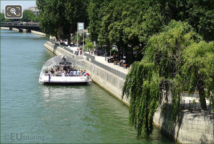 Batobus docking on River Seine