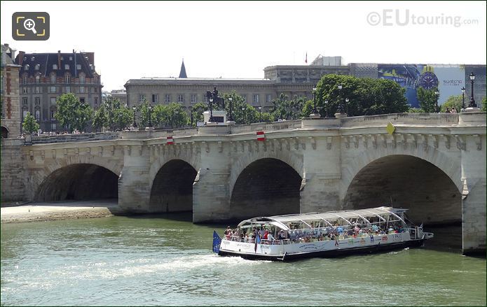 Batobus passing under Pont Neuf