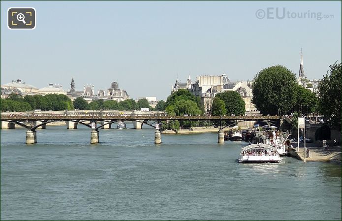 Batobus Pont des Arts stop