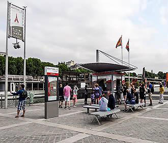 Batobus Eiffel Tower stop