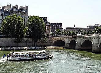 Batobus and Pont Neuf