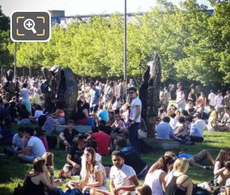 Parc de Bercy music lovers