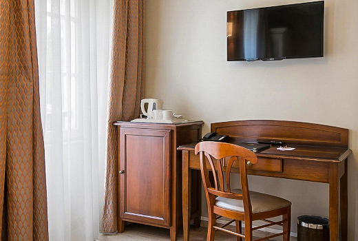 Best Western Au Trocadero hotel bedroom furniture