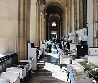 Le Café Marly  Restaurant in Paris under the arcades of the Louvre