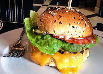 Cafe Marly burger