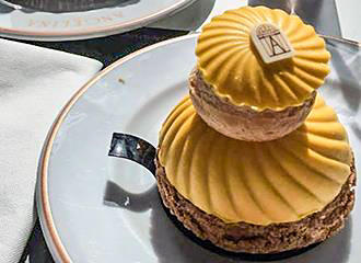 Cafe Richelieu Angelina macaroons