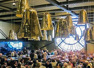 Cafe de L'Ours next to glass clock