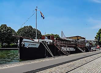 Canal de l’Ourcq Peniche Cinema