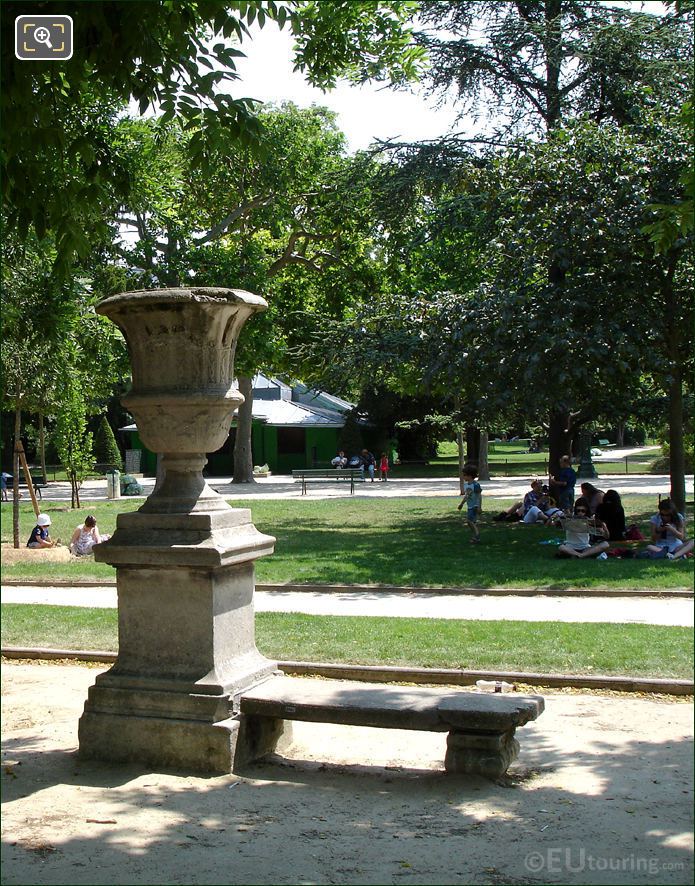 Champ de Mars stone flower pot and bench