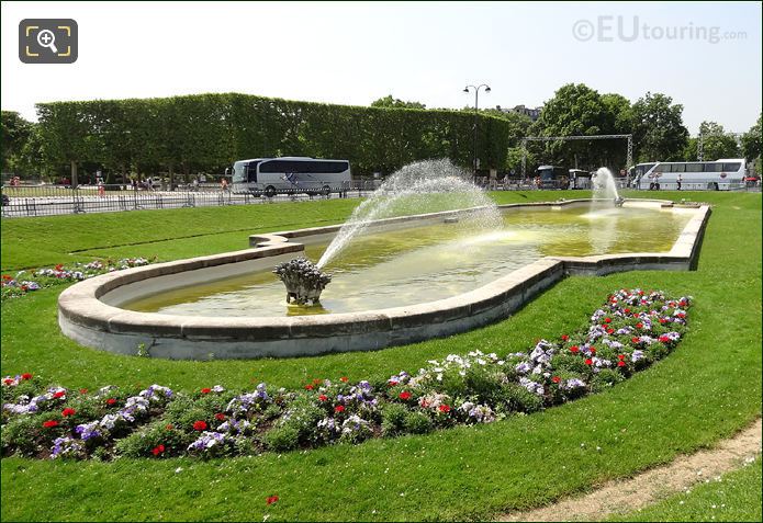 Water fountain Champ de Mars