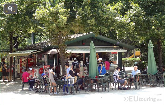 kiosk in Champ de Mars