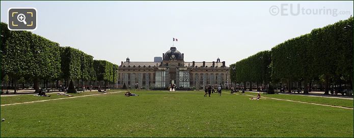 Champ de Mars, Wall For Peach and Ecole Militaire