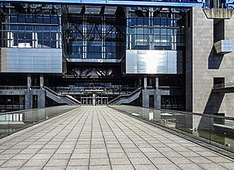 Entance walkway at Cite des Sciences et de l’Industrie