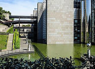 Western moat around Cite des Sciences et de l’Industrie