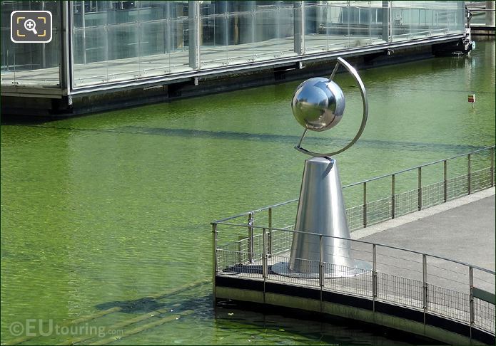 Cite des Sciences sculpture