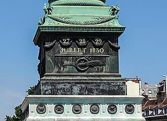 Colonne de Juillet base with date inscription