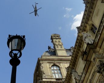 Images of Musee du Louvre fly by