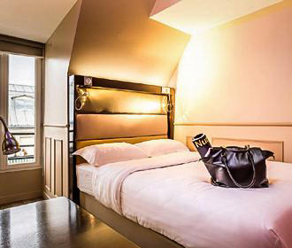 District Republique Hotel Bedroom