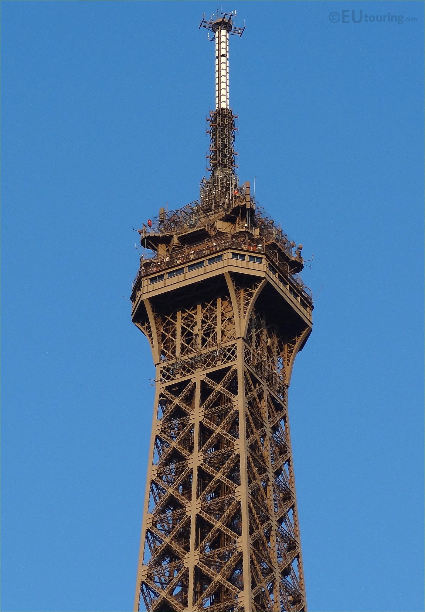 HD Photo Of The Eiffel Tower Top Section And Viewing Platform- Page 12