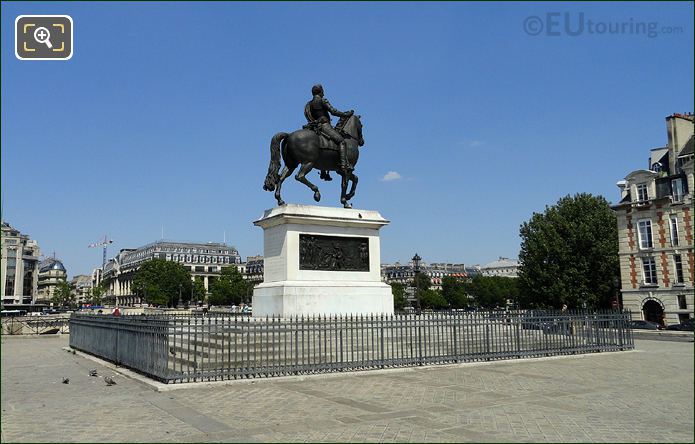 Equestrian statue of King Henri IV