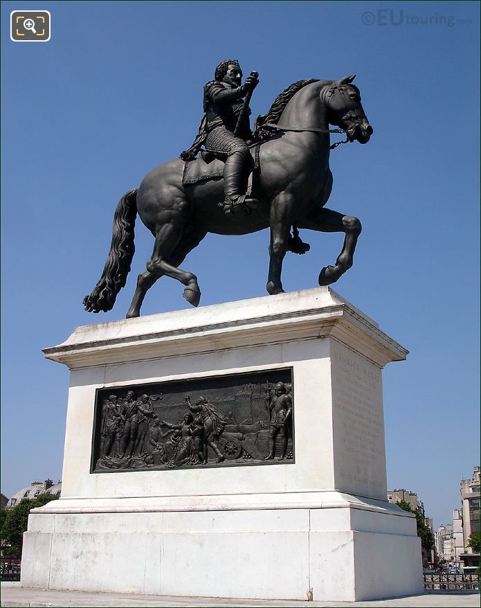 King Henri IV statue