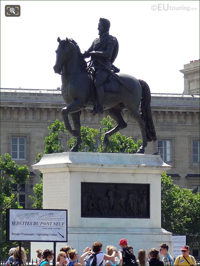 King Henri IV statue and Vedettes du Pont Neuf sign