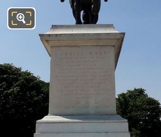 Inscription on the King Henri IV statue