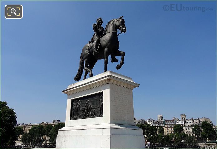 King Henri IV statue by Square du Vert Galant 