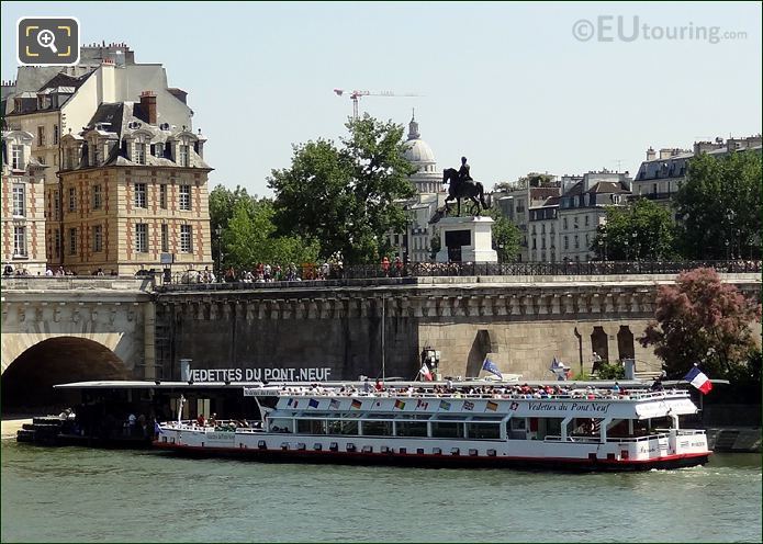 King Henri IV statue and Vedettes du Pont Neuf