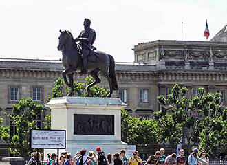 Statue of King Henri IV on Pont Neuf