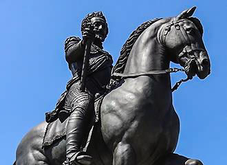 Statue of King Henri IV on horse