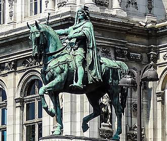 Etienne Marcel Statue Paris