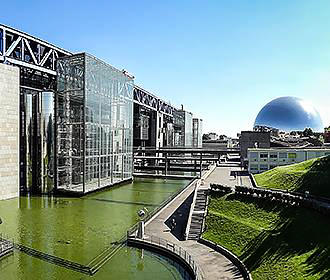 South facade of Cite des Sciences et de l’Industrie