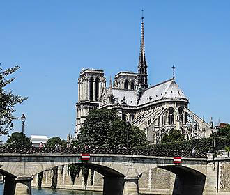 Notre Dame Cathedral and Pont de l'Archeveche