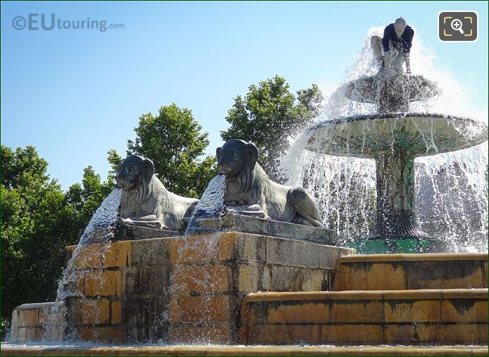 Fontaine aux Lions de Nubie modern sculpture