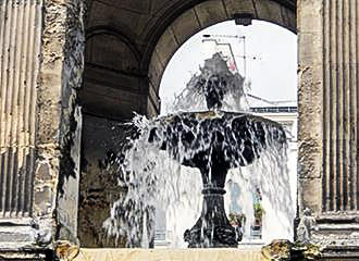 Fontaine des Innocents water fountain