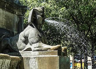 Fontaine du Palmier sphinx sculpture