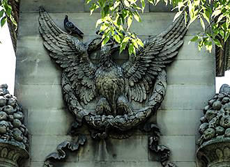 Fontaine du Palmier eagle sculpture