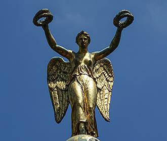 Fontaine du Palmier Victoire statue