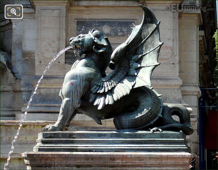 Fontaine Saint Michel dragon statue