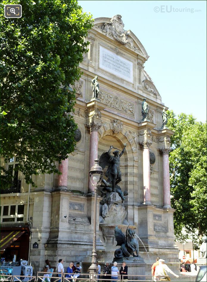 Side view of Fontaine Saint Miche