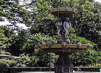 Fontaine du Cirque Jardins des Champs Elysees