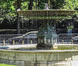 Fontaine de la Grille du Coq Jardins des Champs Elysees
