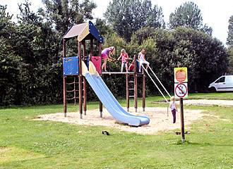 Camping Les Cytises playground