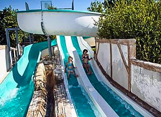 Camping Le Domaine De Beaulieu water slides